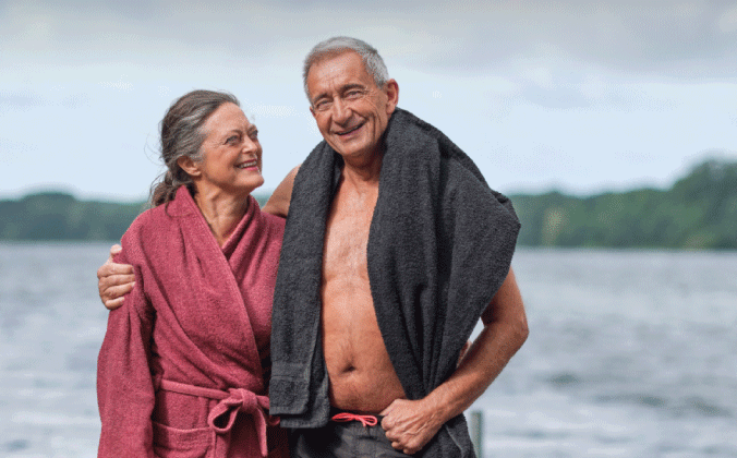 Foto af ældre ægtepar ved sø - kilde: Sundhedsstyrelsen