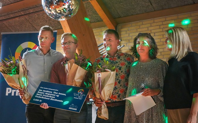 Søren Frederiksen, Jan Jacobsen og Kasper Jørgensen modtager prisen for Årets bedste lederpræstation fra Mette Hardam og Birgit S. Hansen